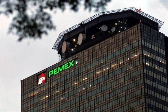 Acusa gremio de Pemex adeudos