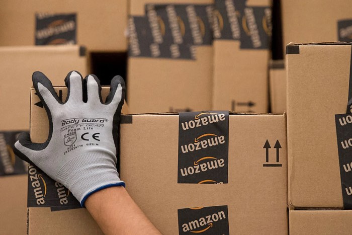 Acusan a Amazon de violar derechos laborales 