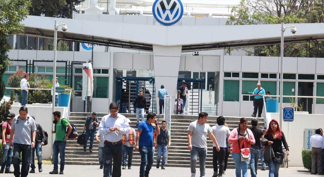 Emplazarán a huelga a VW de México y exigen 16% de incremento salarial 