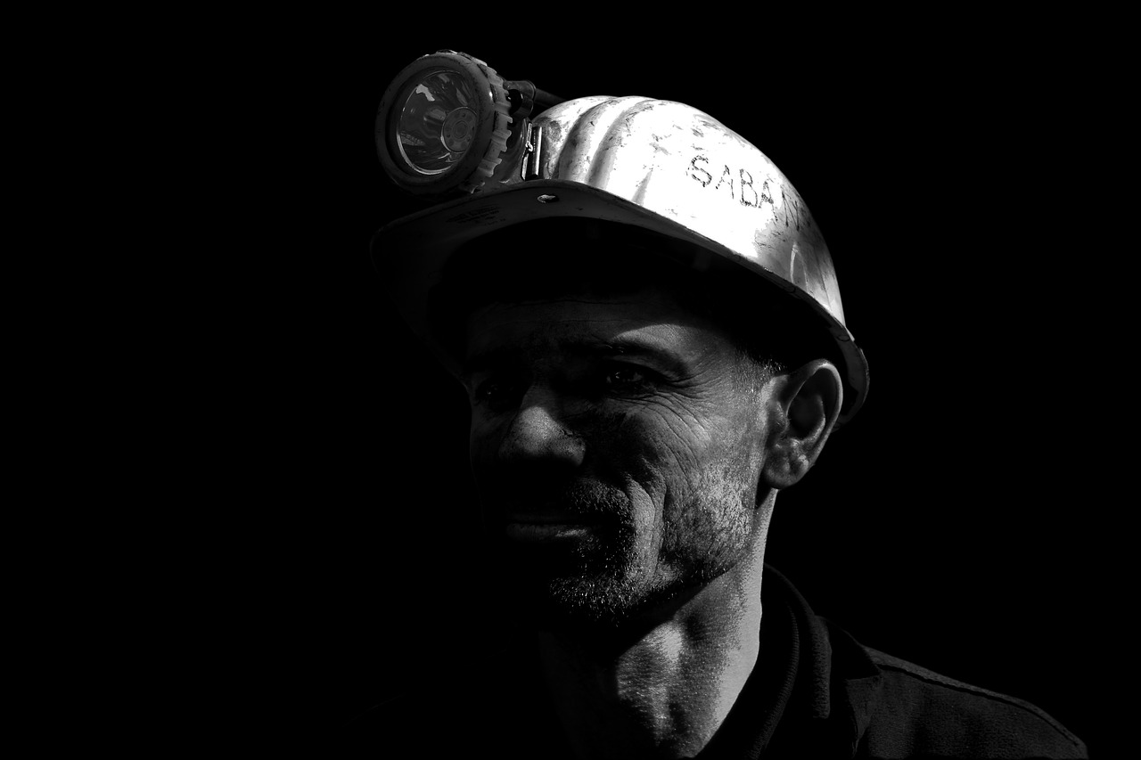 La rompen los mineros de SLP al lograr alza salarial del 8% directo al salario 