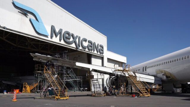 México: 200 ex sobrecargos de Mexicana bloquean su compra
