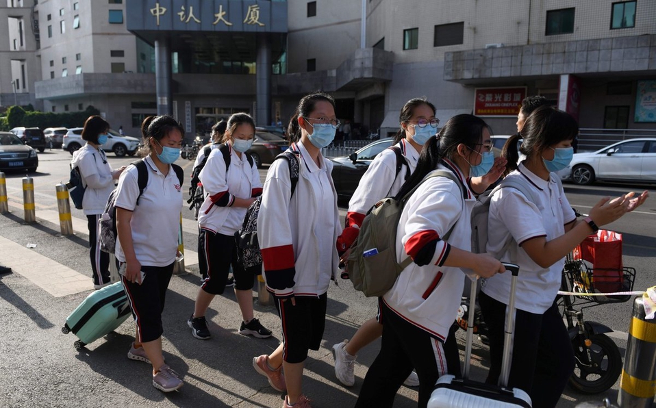Pekín cierra escuelas por nuevo brote que puede ser una cepa del virus más contagiosa