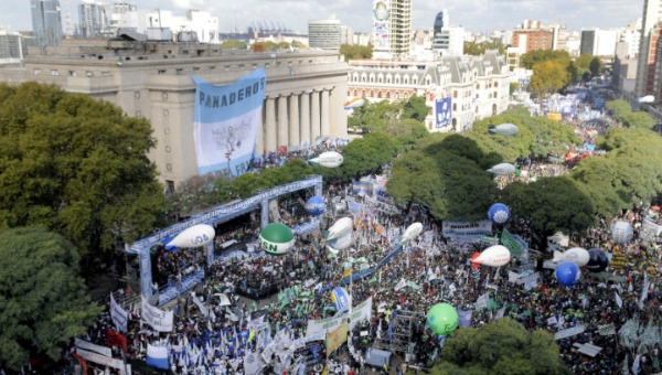 Protestan en Buenos Aires por falta de empleo 