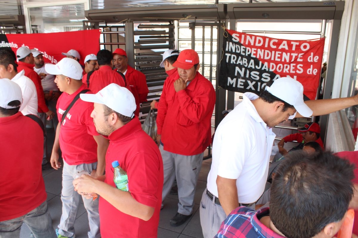 Trabajadores de NISSAN desconocen a su dirigente sindical