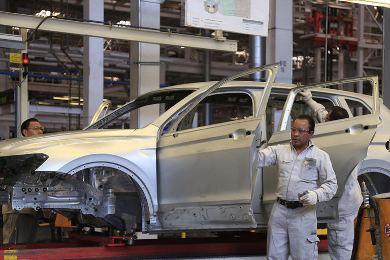 Volkswagen en Puebla aplicará paro de producción por falta de componente; aquí las fechas