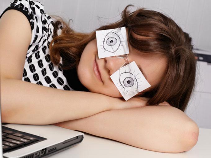 9  consejos para 'espantar' el sueño en la oficina