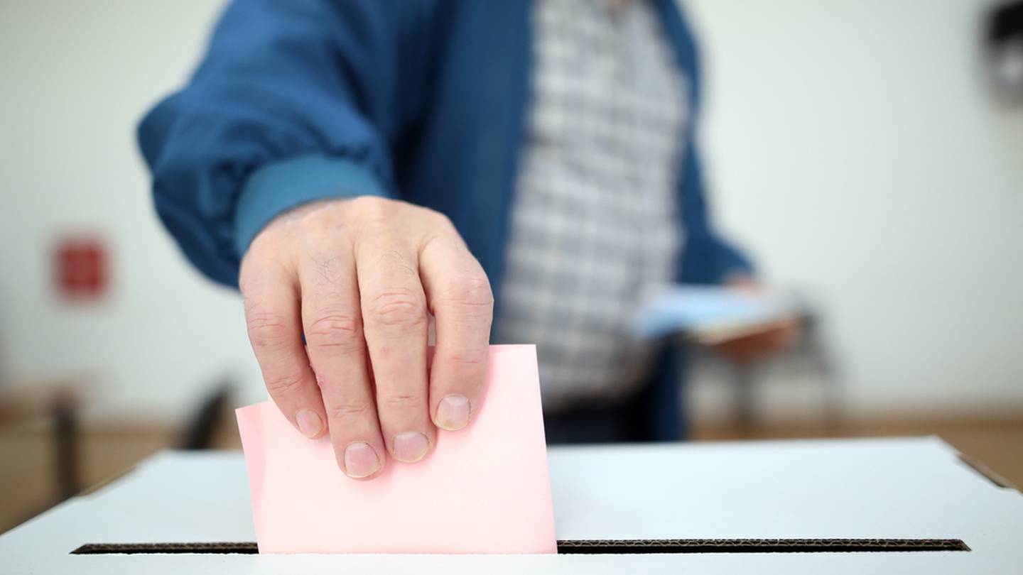 Buscan garantizar derecho de voto de trabajadores en consulta popular y revocación de mandato 