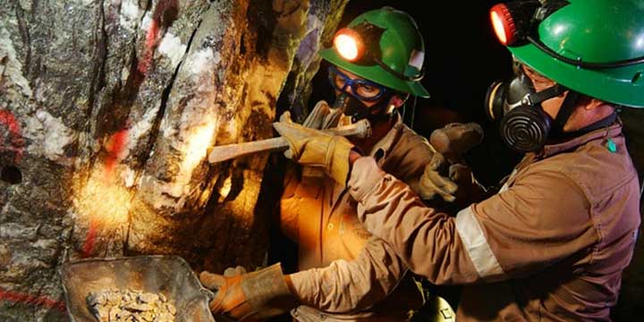 Condenan mineros desaparición de Subsecretaría de Minería 