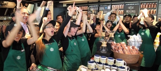 Dispara Starbucks estudios a 8 mil empleados en México 