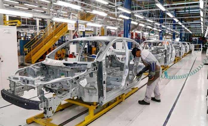 Industria automotriz descarta aumentar sueldos en México pese a T-MEC