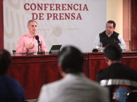 López-Gatell pide aplauso a todo el personal de salud