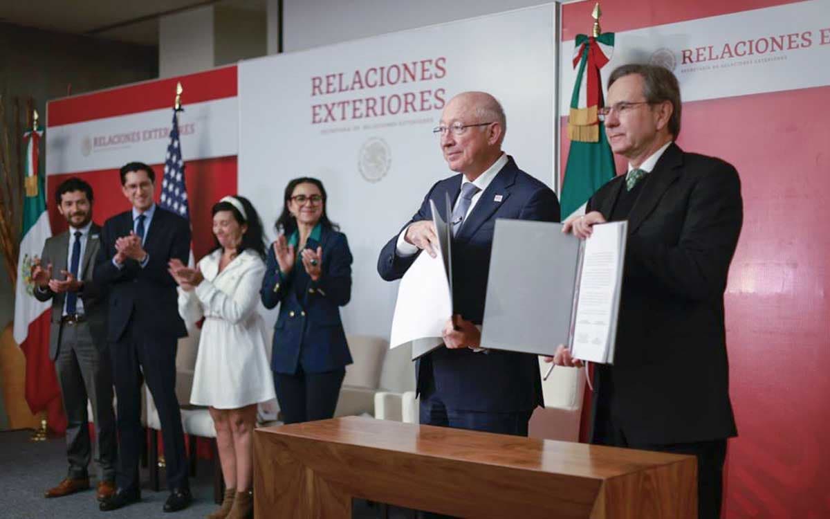 México y EU firman memorandos sobre protección a trabajadores y menores migrantes