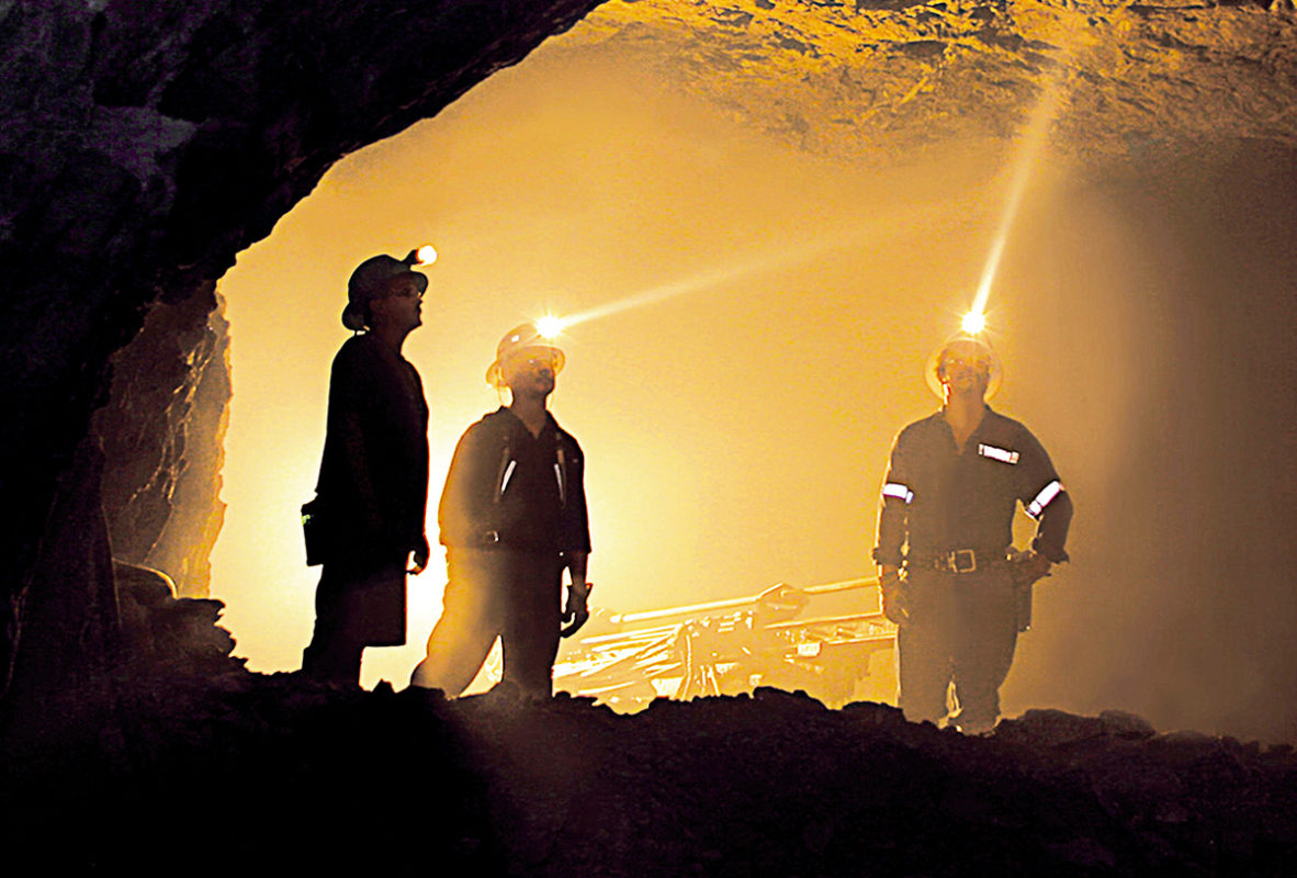 Presionan a trabajadores de mina para que se mantengan en sindicato patronal