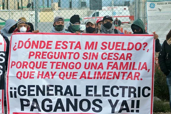 Protestan trabajadores por falta de pago en obra de General de Electric
