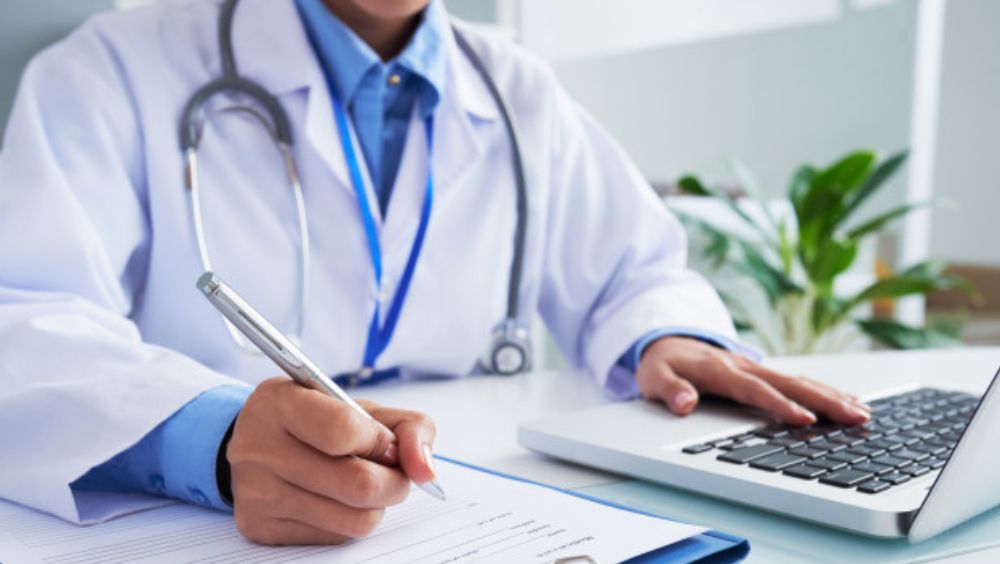 Suman 472 médicos especialistas a la campaña de contratación masiva 
